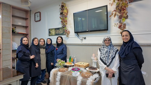 در مراسمی صمیمی، از تلاش‌ها و خدمات ارزشمند سایه میرزا طاولی، سرپرستارNiCU2 بیمارستان ولیعصر مجتمع بیمارستانی امام خمینی (ره)، به مناسبت آغاز دوران بازنشستگی ایشان تجلیل شد.